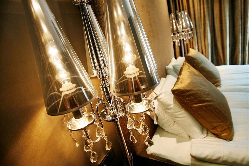 The Lamp & 4*